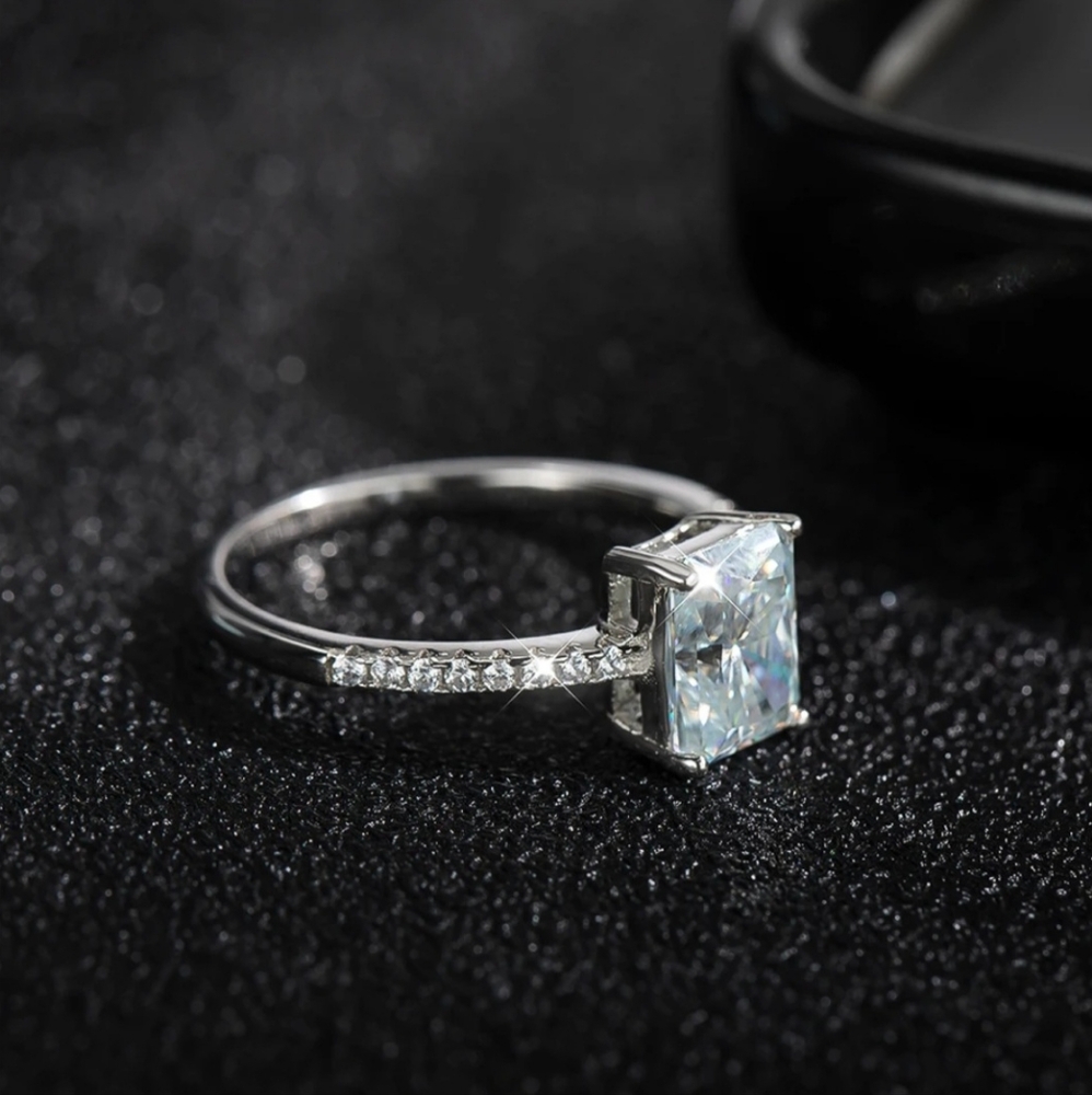 White gold 2 ct moissanite ring size 7